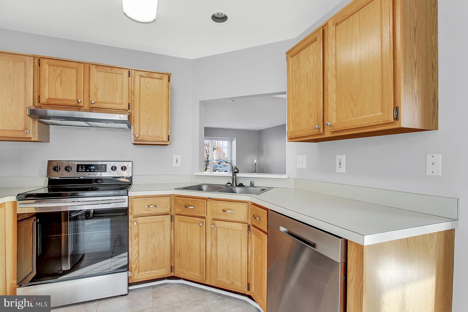 4418 Cole Farm Road Baltimore, MD 21236 - Photo 10 of 24 K/w peek-a-boo wnd to lv. rm. All New SS appliance
