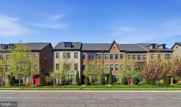 $799,000 | 13658 Air And Parkway, Herndon, VA 20171