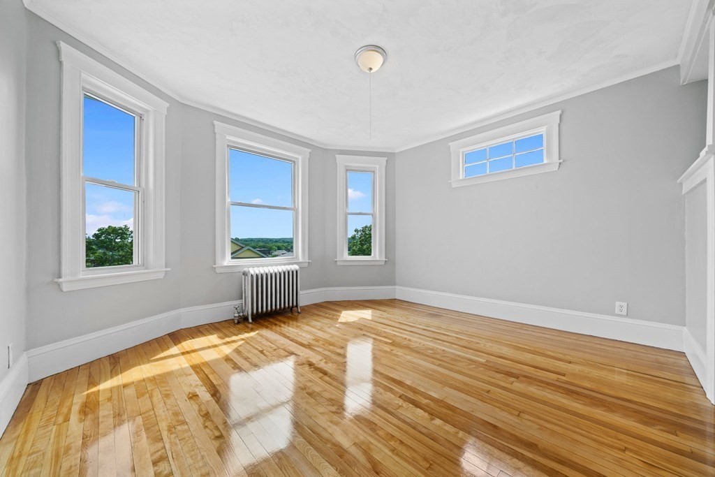 31 Hitchcock Road Worcester, MA 01603 - Photo 5 of 42 Gallery Image 5