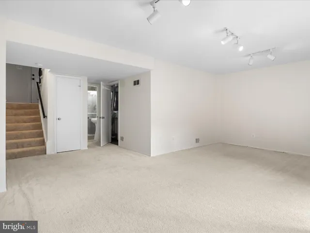 an empty room with an entryway and entrance