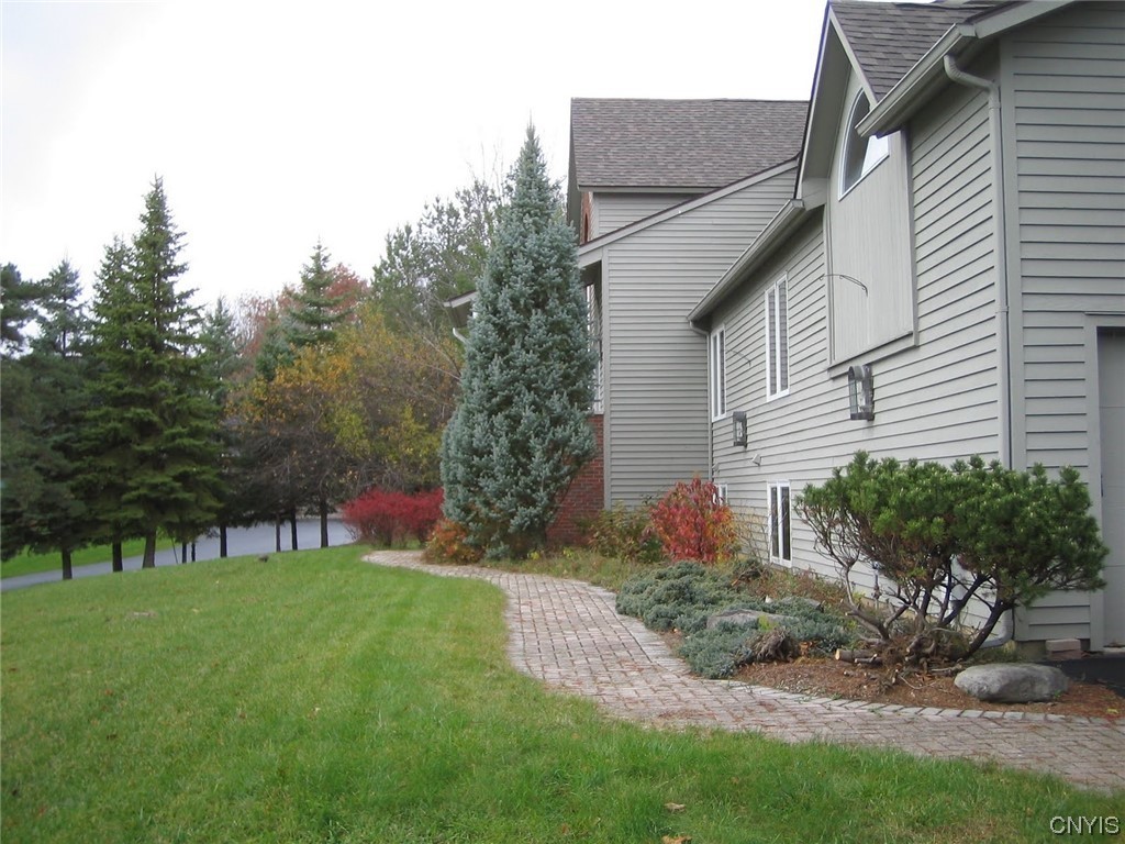 6104 Carnegie Drive Syracuse, NY 13224 - Photo 3 of 41