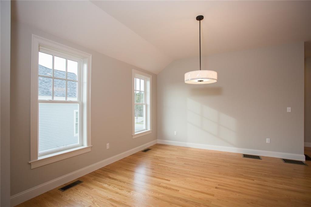82 Wyman Way Cumberland Center, ME 04021 - Photo 12 of 28 Dining area