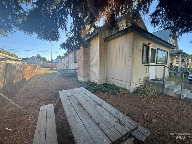 $225,000 | 518 Montana Street, Gooding, ID 83330