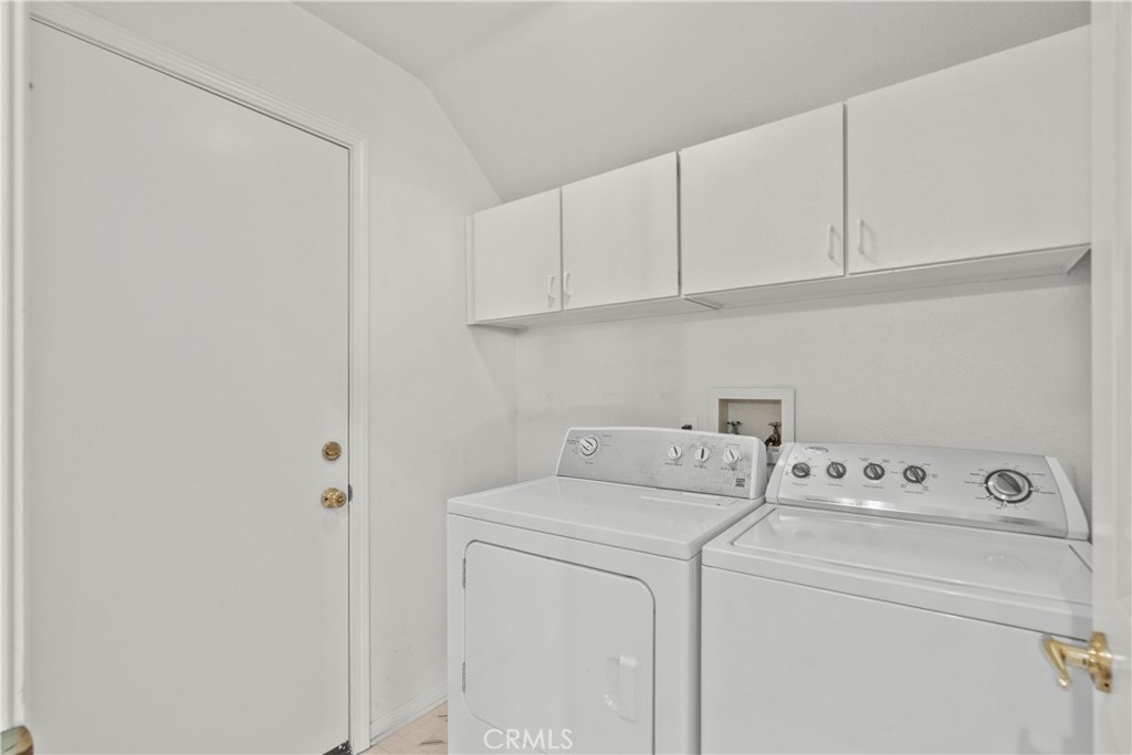 25558 Fitzgerald Avenue Stevenson Ranch, CA 91381 - Photo 25 of 55 a utility room with dryer and washer