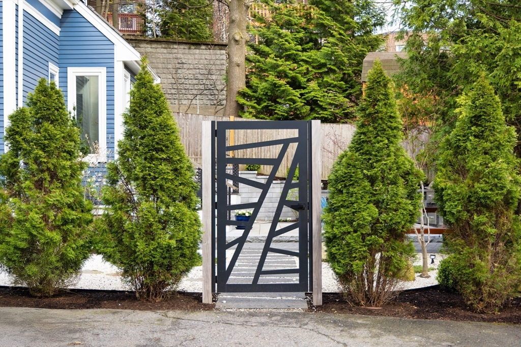 7 Stetson Street Brookline, MA 02446 - Photo 4 of 23