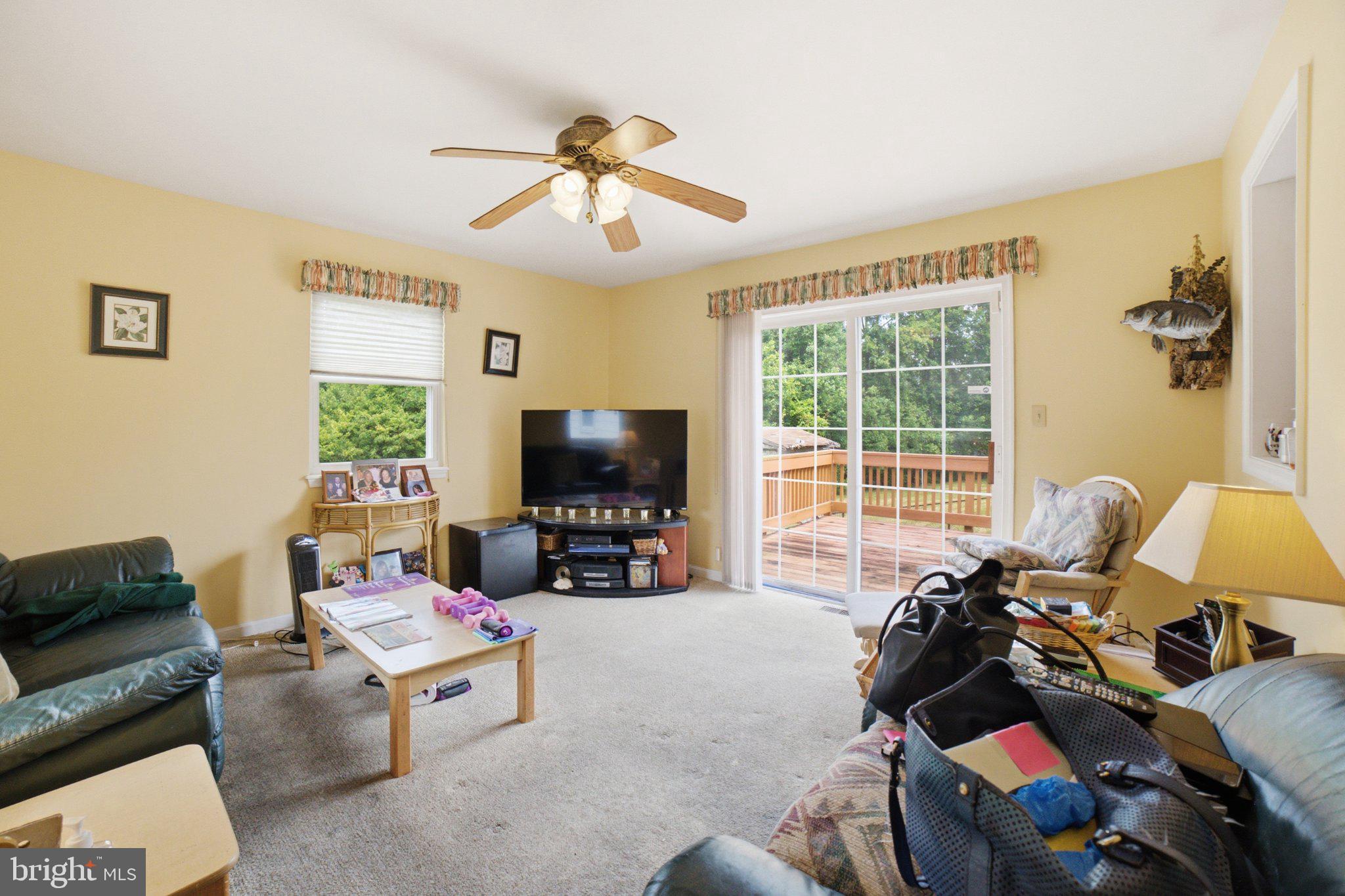 907 Logwood Road Capitol Heights, MD 20743 - Photo 6 of 16 Bright and inviting living space.