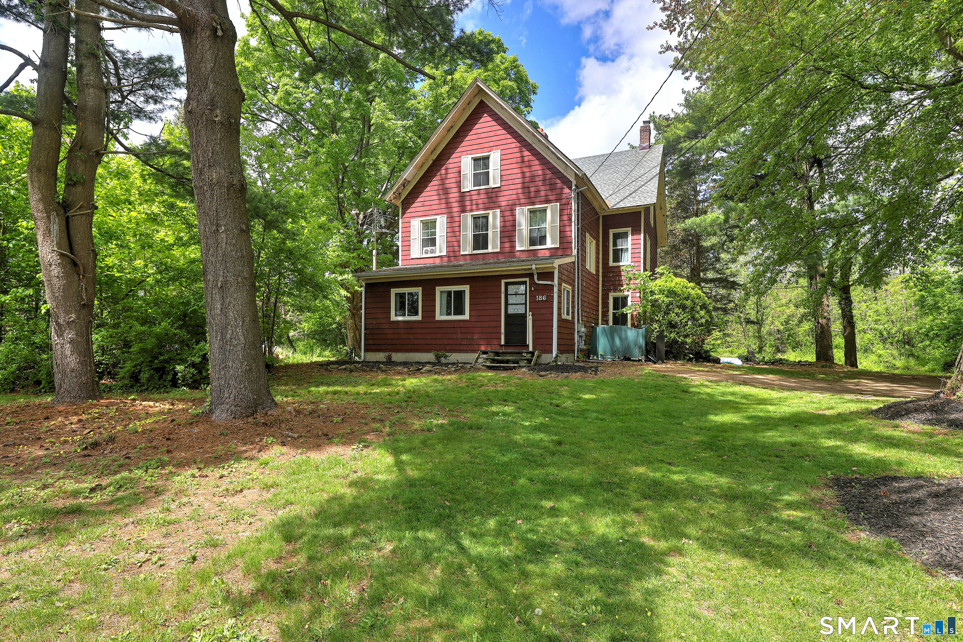 186 Jones Hill Road West Haven, CT 06516 - Photo 2 of 33 a view of front of house with a yard