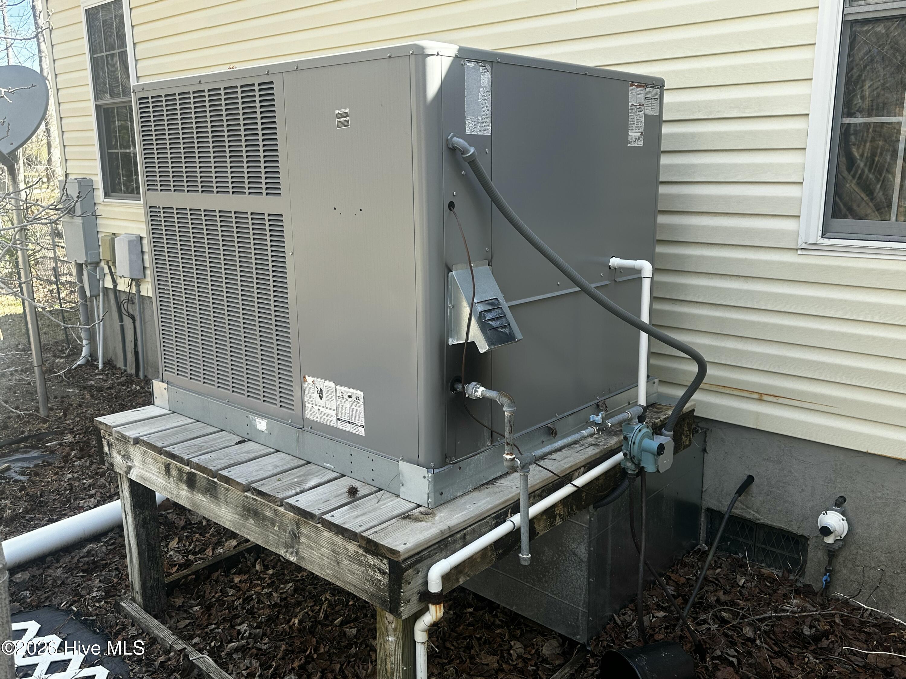 209 Old Ironsides Road Newport, NC 28570 - Photo 8 of 52 IMG_3801