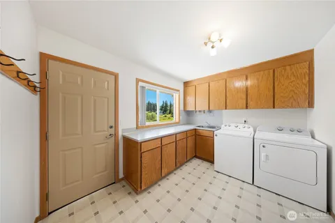 $925,000 | 16026 Lawrence Place Southeast, Yelm, WA 98597