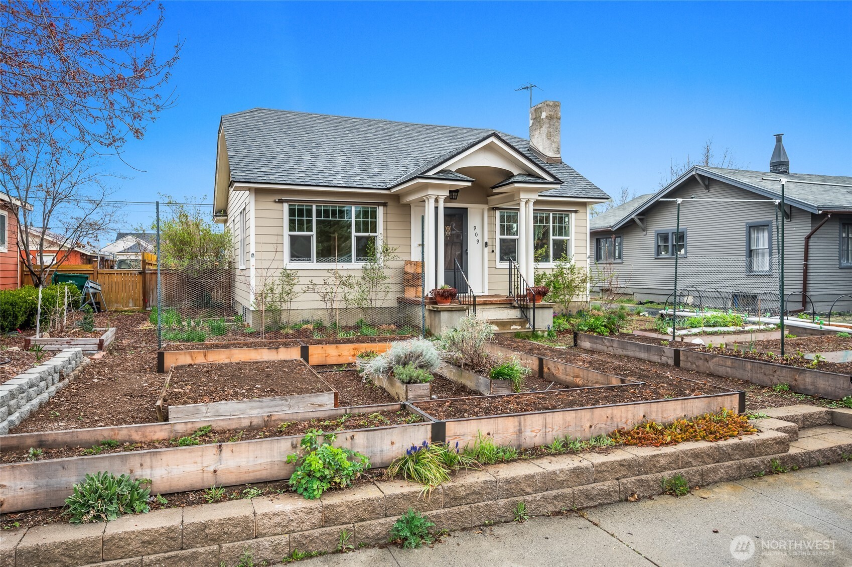 909 Kittitas Street Wenatchee, WA 98801 - Photo 1 of 40