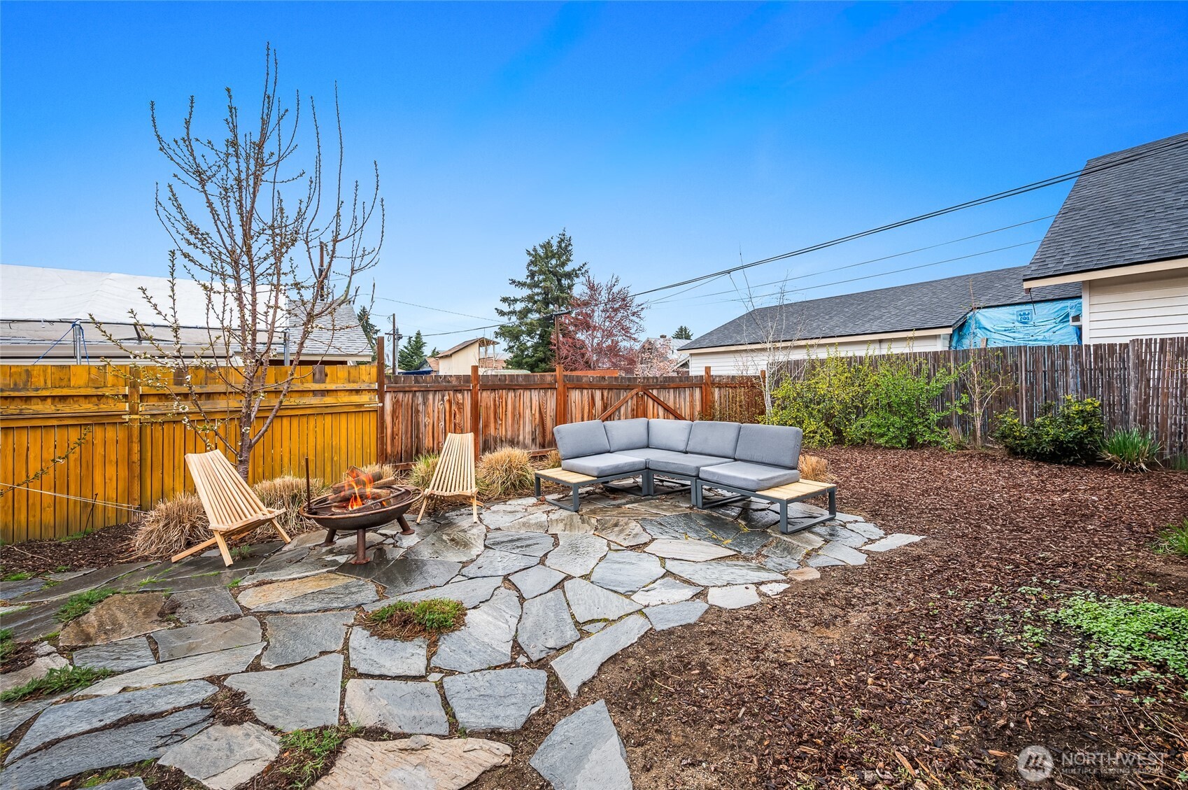 909 Kittitas Street Wenatchee, WA 98801 - Photo 2 of 40