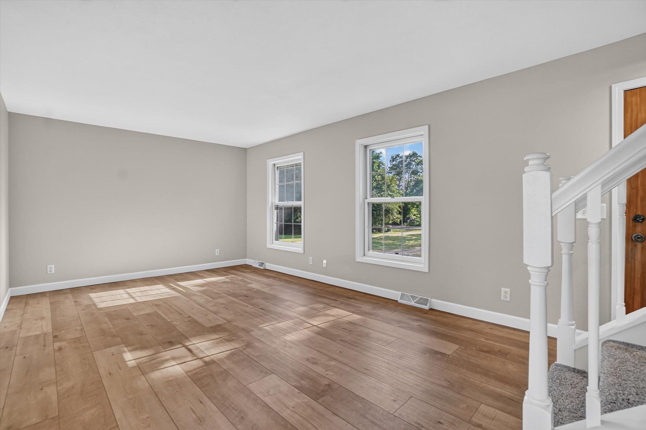 4437 South Oakley Road Janesville, WI 53546 - Photo 4 of 40
