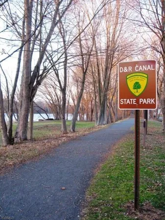 $2,025 | 41 Bridge Street, Frenchtown, NJ 08825