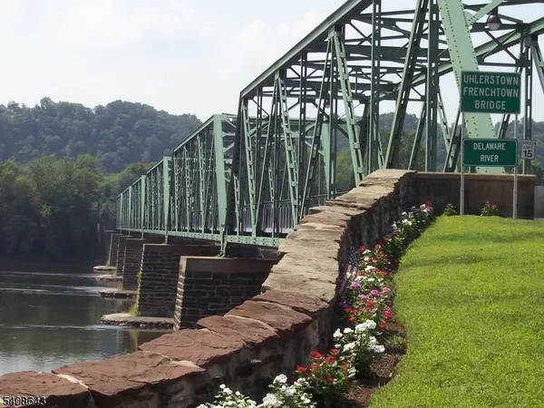 $2,025 | 41 Bridge Street, Frenchtown, NJ 08825