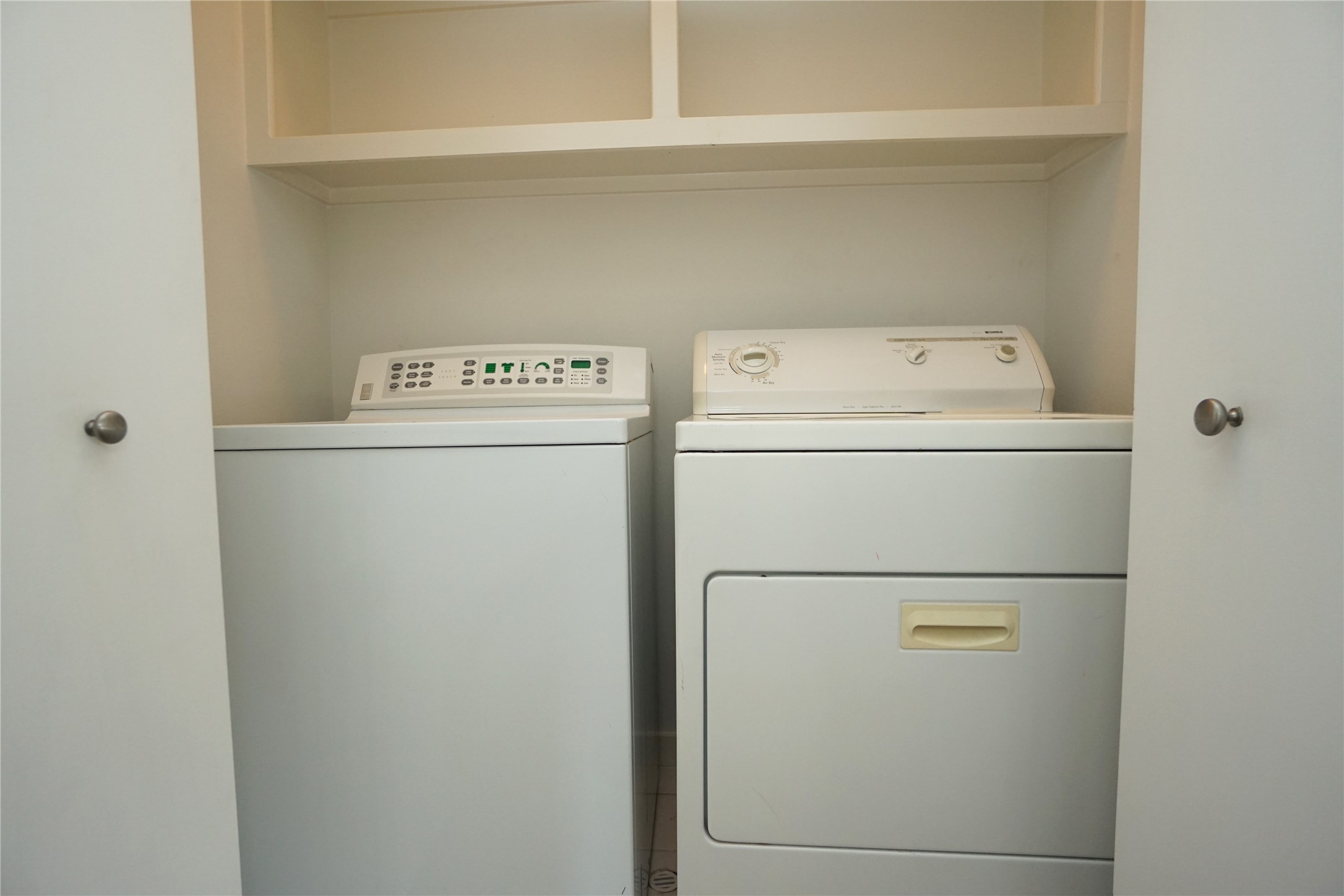4313 Feagan Street, Unit A Houston, TX 77007 - Photo 19 of 20 a utility room with dryer and washer