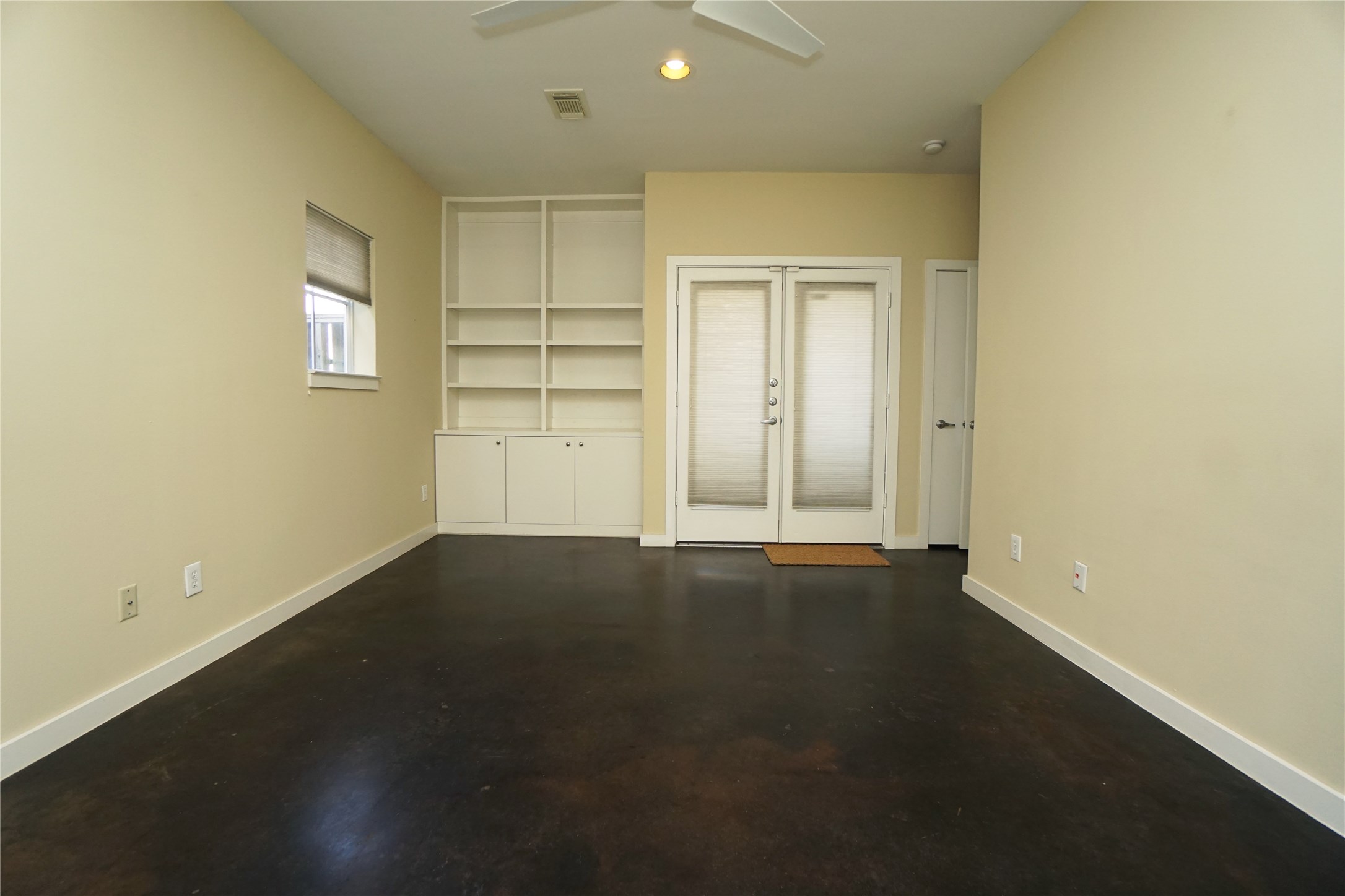 4313 Feagan Street, Unit A Houston, TX 77007 - Photo 9 of 20 an empty room with closet area