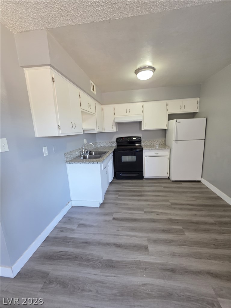 1089 East Desert Inn Road, Unit 3 Las Vegas, NV 89109 - Photo 2 of 15 Well-equipped kitchen featuring essential appliances and sturdy countertops.