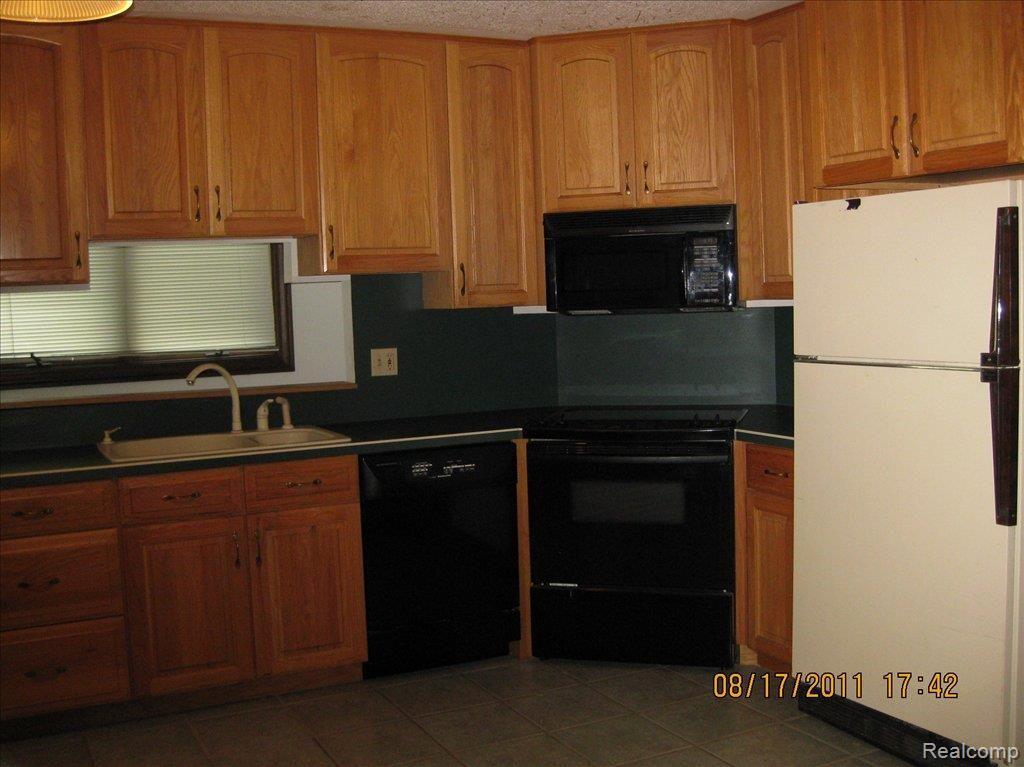44270 Proctor Road Canton, MI 48188 - Photo 2 of 9 013