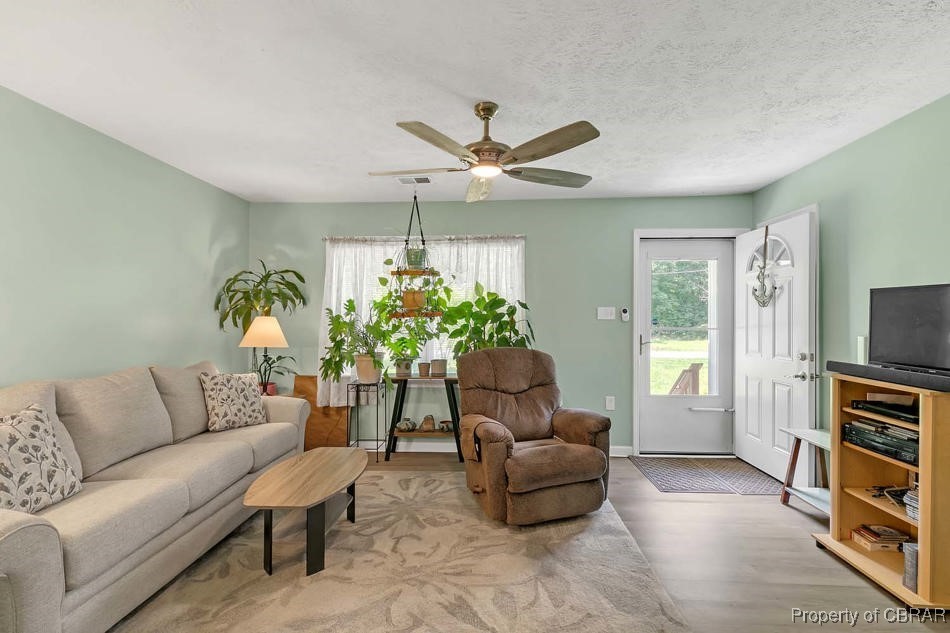 10424 Indian Road Gloucester, VA 23061 - Photo 6 of 20