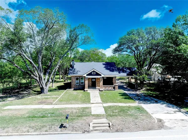 $227,000 | 506 West San Saba Avenue, Wortham, TX 76693