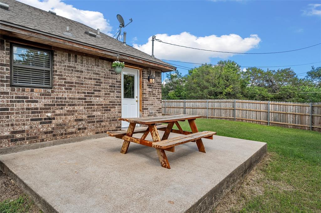 3000 North 15th A Street Waco, TX 76708 - Photo 20 of 24 a view of a backyard with sitting area