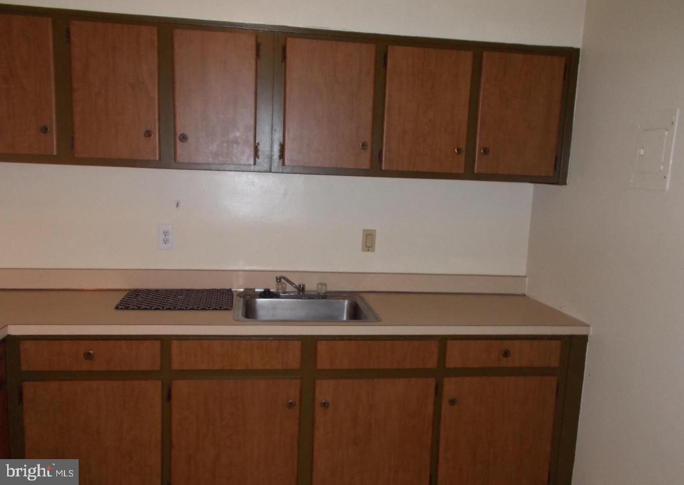 9250 Edwards Way, Unit 207A Hyattsville, MD 20783 - Photo 5 of 11 Kitchen
