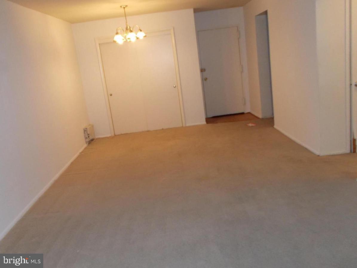 9250 Edwards Way, Unit 207A Hyattsville, MD 20783 - Photo 6 of 11 Living/Dining