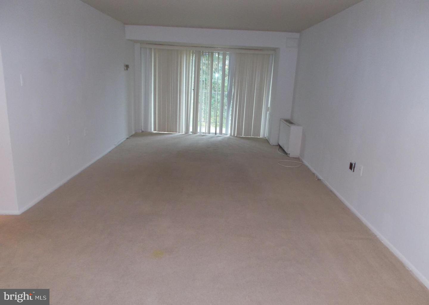 9250 Edwards Way, Unit 207A Hyattsville, MD 20783 - Photo 7 of 11 living/Dining