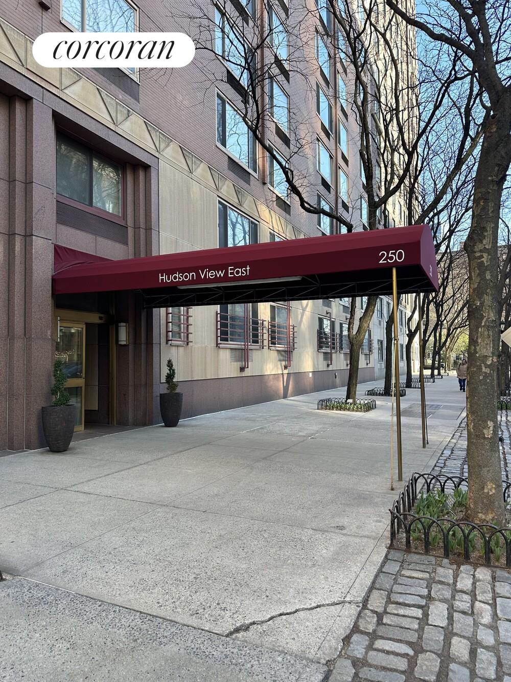 250 South End Avenue, Unit 5D Manhattan, NY 10280 - Photo 9 of 16