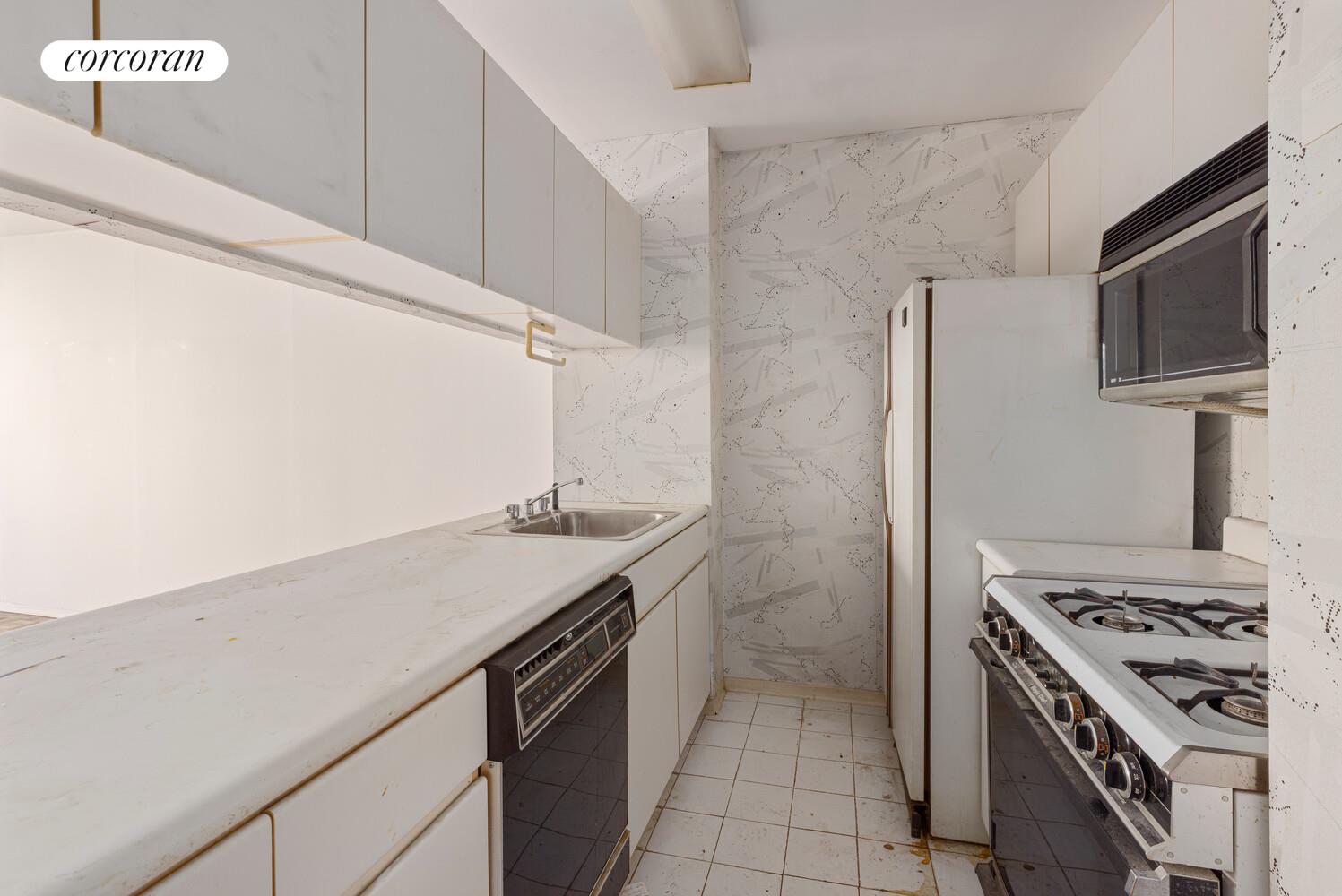 250 South End Avenue, Unit 5D Manhattan, NY 10280 - Photo 5 of 16