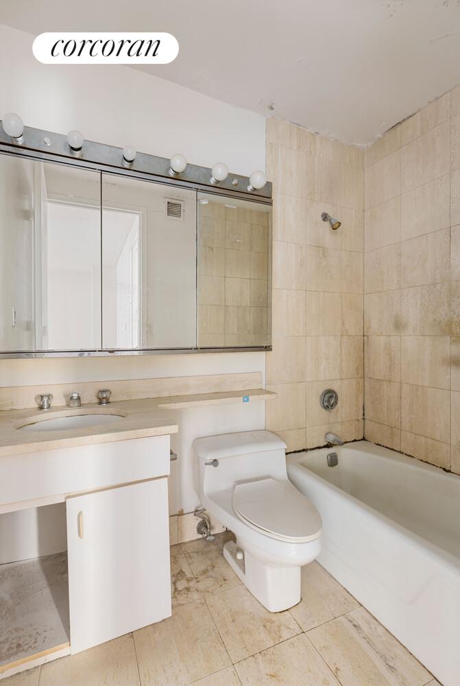 250 South End Avenue, Unit 5D Manhattan, NY 10280 - Photo 6 of 16