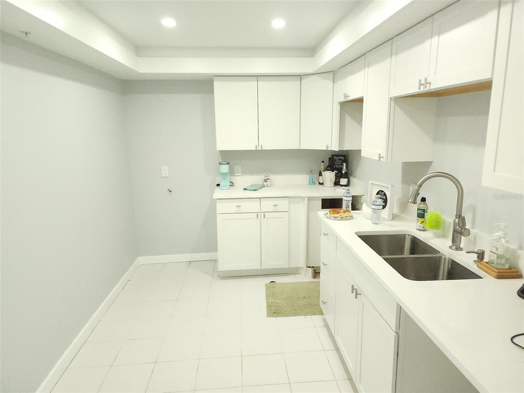 255 Dolphin Point, Unit 809 Clearwater, FL 33767 - Photo 2 of 16