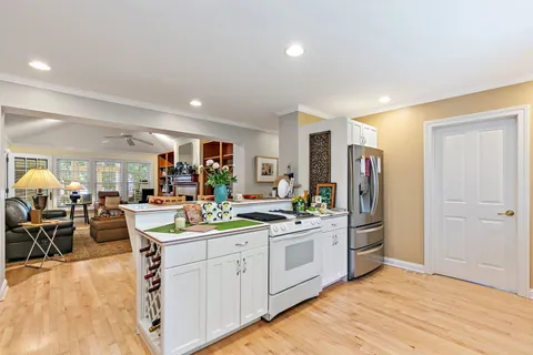 $525,000 | 318 Washington Street, Dundee, IL 60118