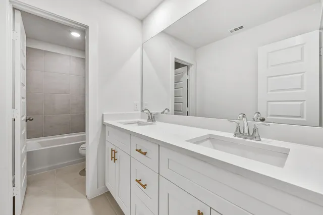 $339,000 | 427 Zeus Mountain Drive, Crosby, TX 77532