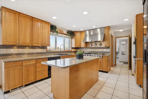 $1,199,000 | 1424 East Jonquil Circle, Arlington Heights, IL 60004