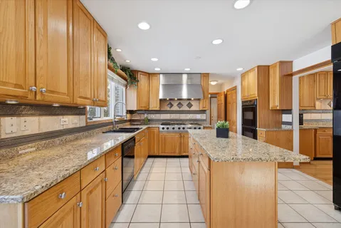 $1,199,000 | 1424 East Jonquil Circle, Arlington Heights, IL 60004