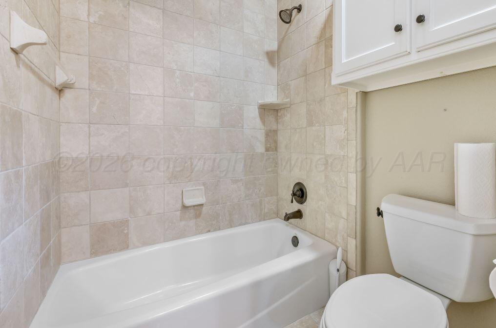 7950 East Lake View Road Amarillo, TX 79118 - Photo 27 of 49 Jack and Jill bathroom view 2