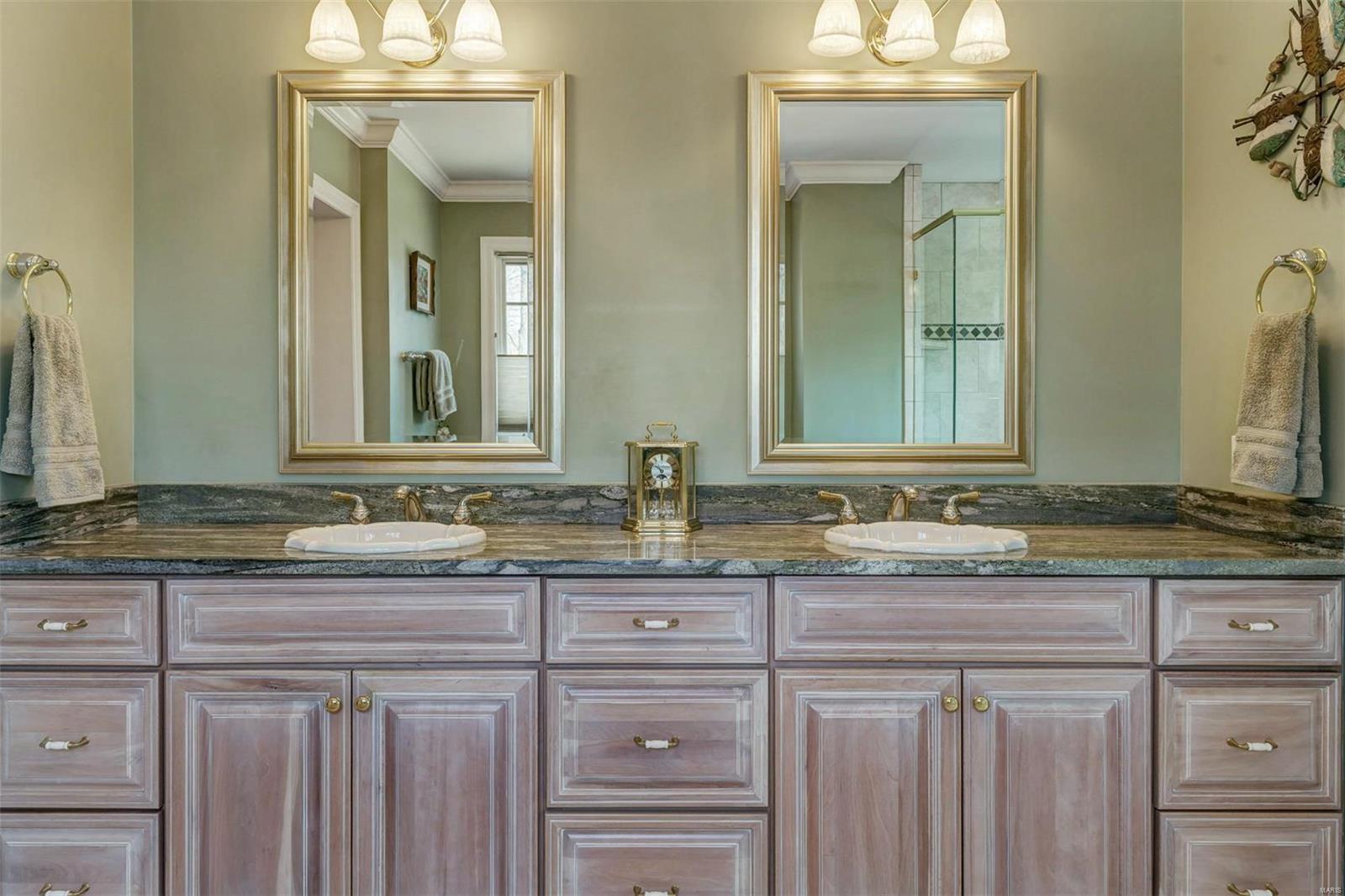 10024 Conway Road Ladue, MO 63124 - Photo 14 of 28