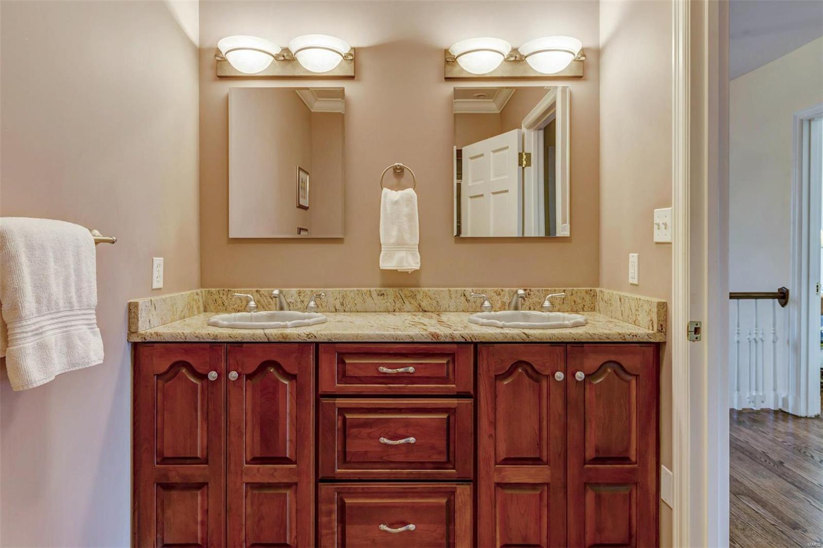 10024 Conway Road Ladue, MO 63124 - Photo 21 of 28