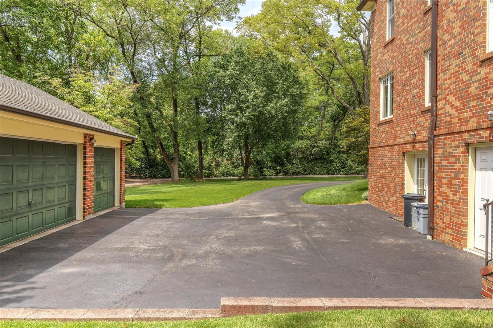 10024 Conway Road Ladue, MO 63124 - Photo 25 of 28