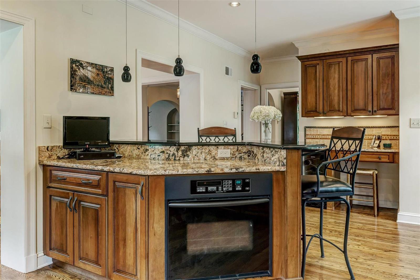 10024 Conway Road Ladue, MO 63124 - Photo 7 of 28
