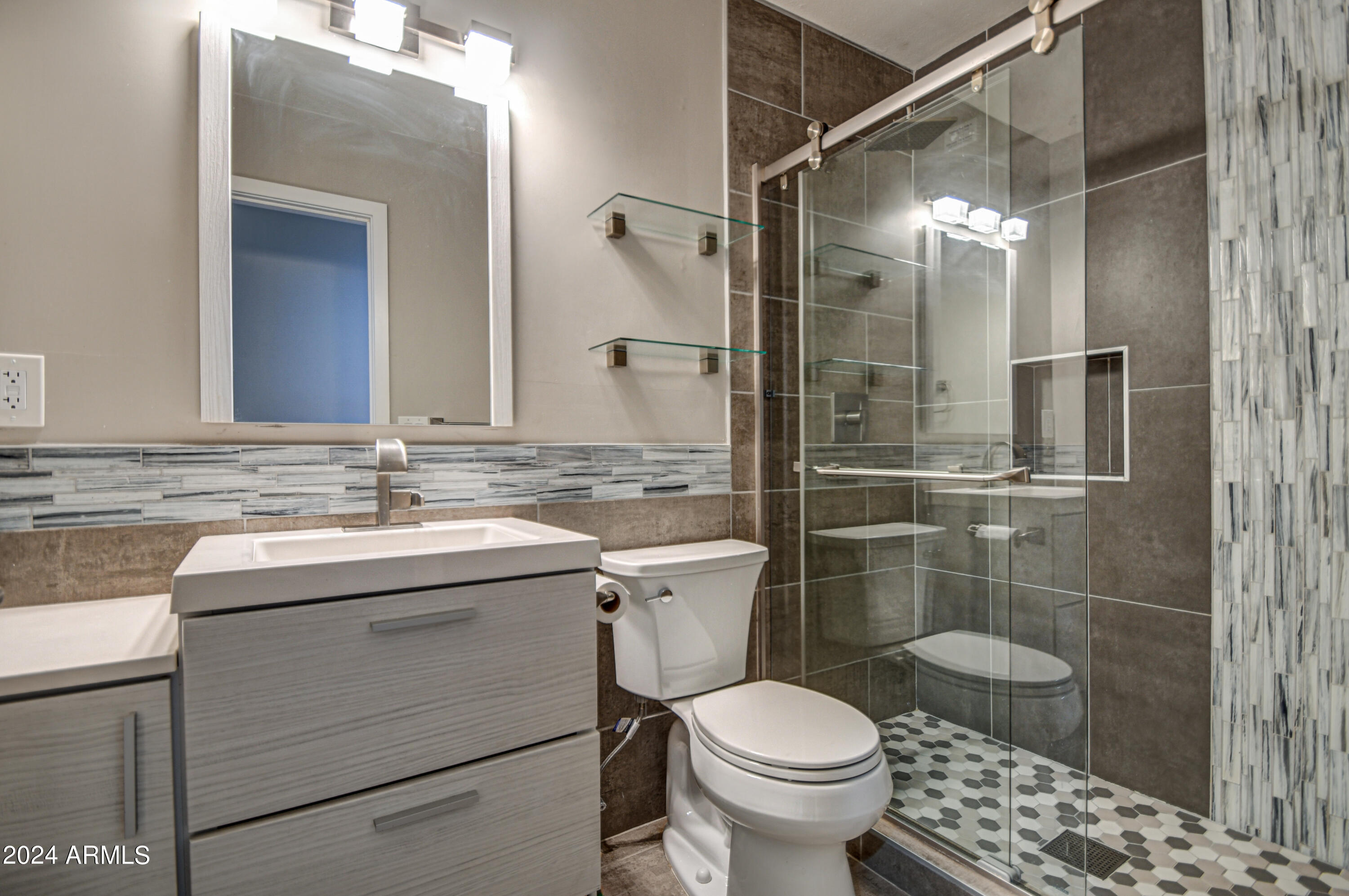 3413 West Bloomfield Road Phoenix, AZ 85029 - Photo 30 of 39 Bathroom 2-pic 2