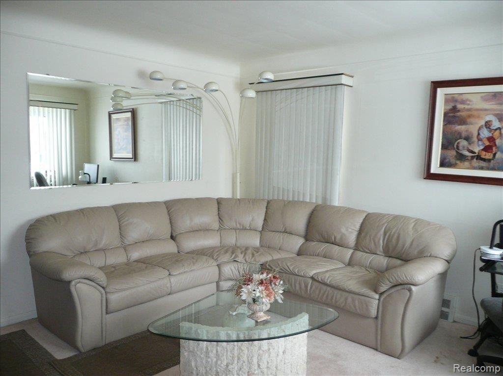19459 Edinborough Road Detroit, MI 48219 - Photo 6 of 18 LIVING ROOM 2