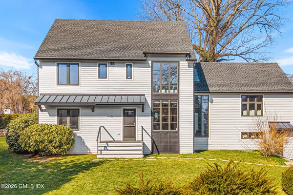 $2,100,000 | 31 Thorn Hill Road, Riverside, CT 06878
