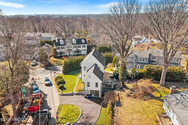 $2,100,000 | 31 Thorn Hill Road, Riverside, CT 06878