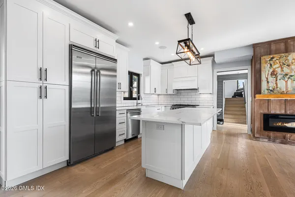 $2,100,000 | 31 Thorn Hill Road, Riverside, CT 06878