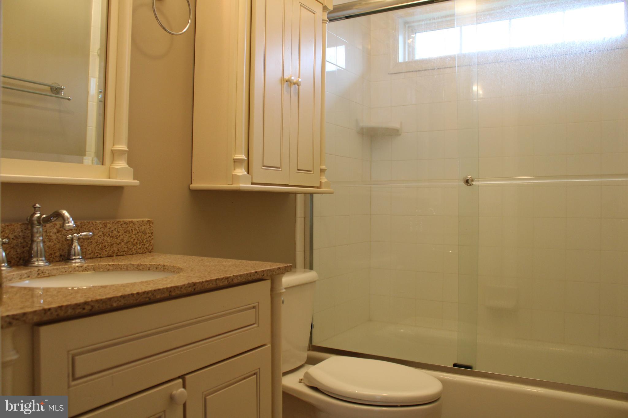 486 Tiger Valley Road Washington, VA 22747 - Photo 13 of 26 Upstairs Full Bathroom