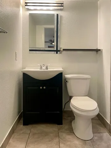 $975 | 307 East Mitchell Street, Unit F, Arlington, TX 76010