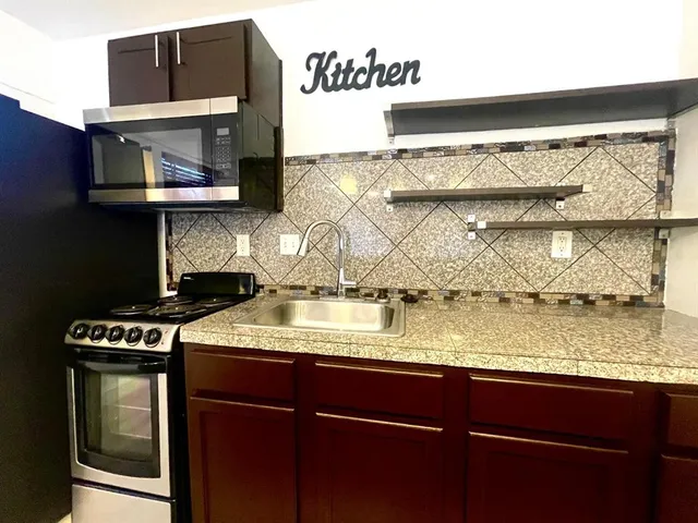 $975 | 307 East Mitchell Street, Unit F, Arlington, TX 76010