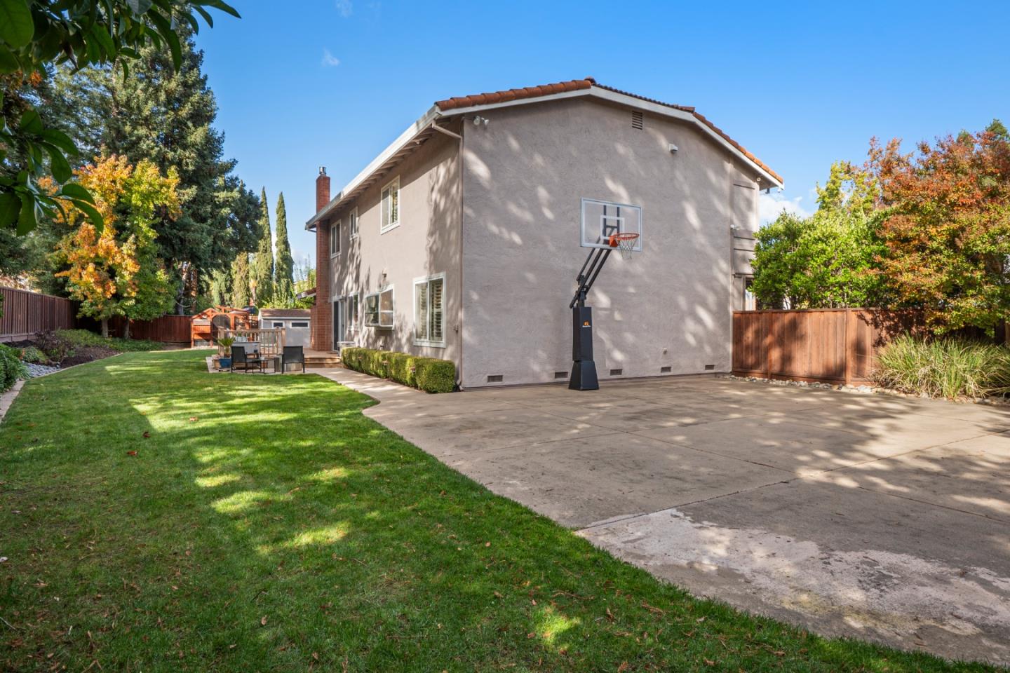 26 Seminole Court San Ramon, CA 94583 - Photo 44 of 51 a backyard of a house with table and chairs